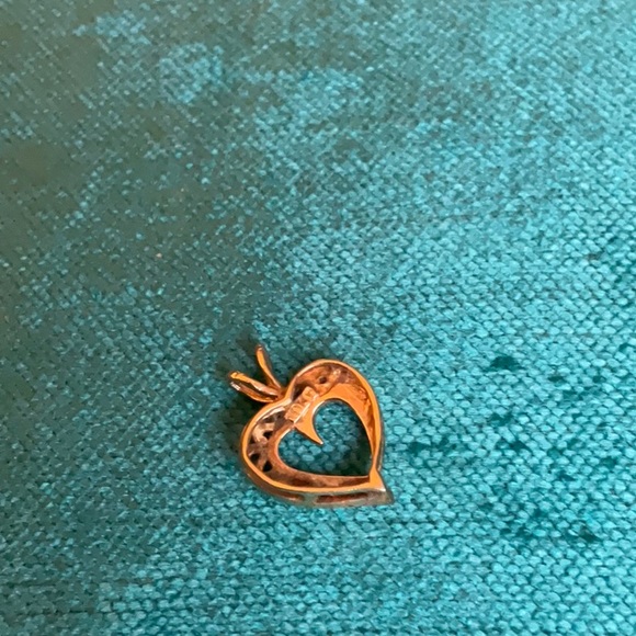 White and yellow 10k gold heart pendant - Picture 3 of 5